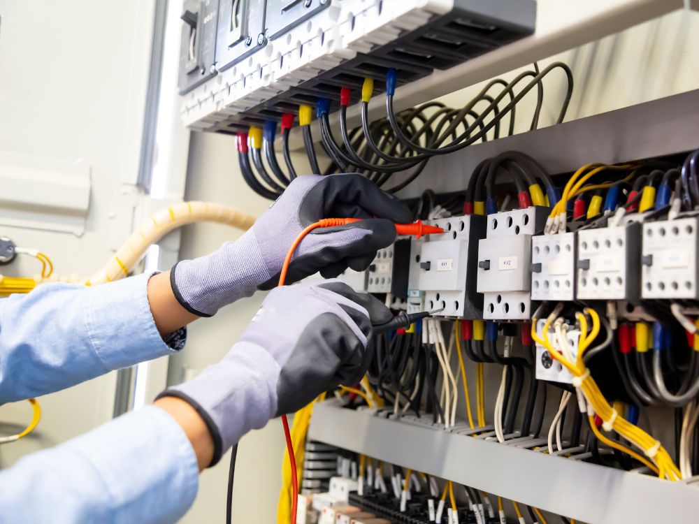 Quy trình lắp tủ điện công nghiệp và gia đình hoàn thiện, đảm bảo an toàn 6 Quy trình lắp tủ điện công nghiệp