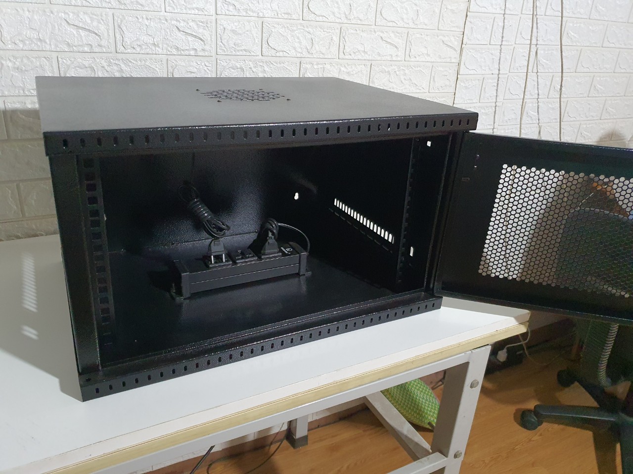 Tủ rack 6U - Nhỏ gọn, tiện lợi, cho văn phòng 3 Những ưu điểm khi sử dụng tủ rack 6U