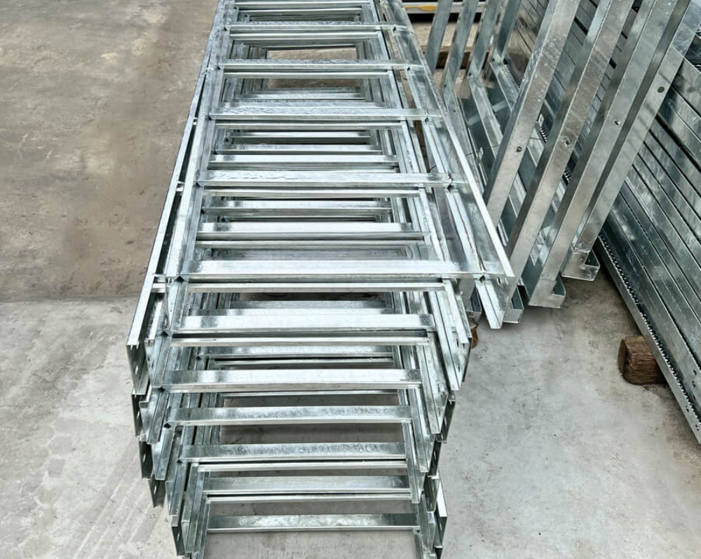Thang cáp mạ điện phân nâng đỡ cáp điện và chống gỉ sét 1 Thang cáp mạ điện phân