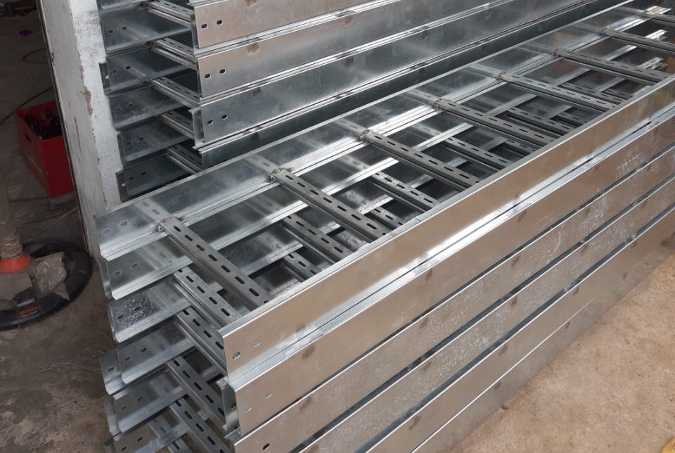 Thang cáp mạ điện phân nâng đỡ cáp điện và chống gỉ sét 2 Ứng dụng thang cáp mạ điện phân trong các công trình