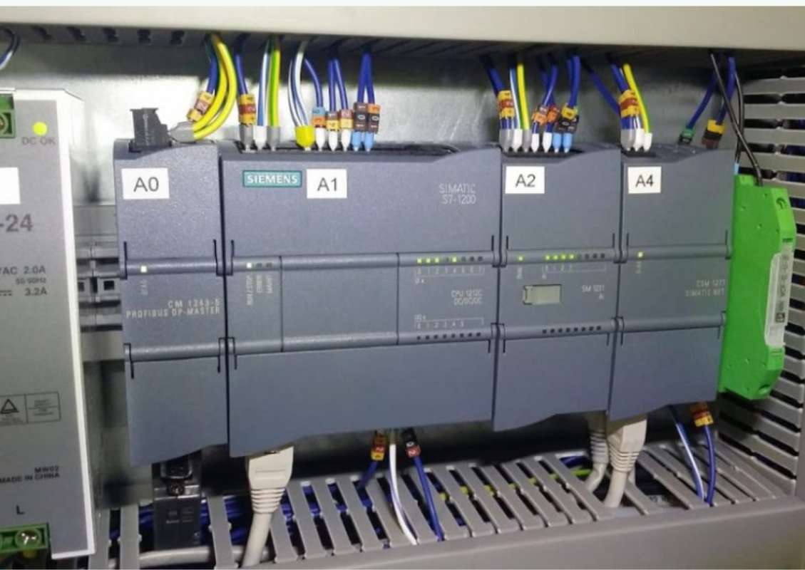 Tủ điều khiển PLC Siemens S7-1200 cho dây chuyền sản xuất 3 Tính năng và ưu điểm của tủ điều khiển PLC Siemens S7-1200