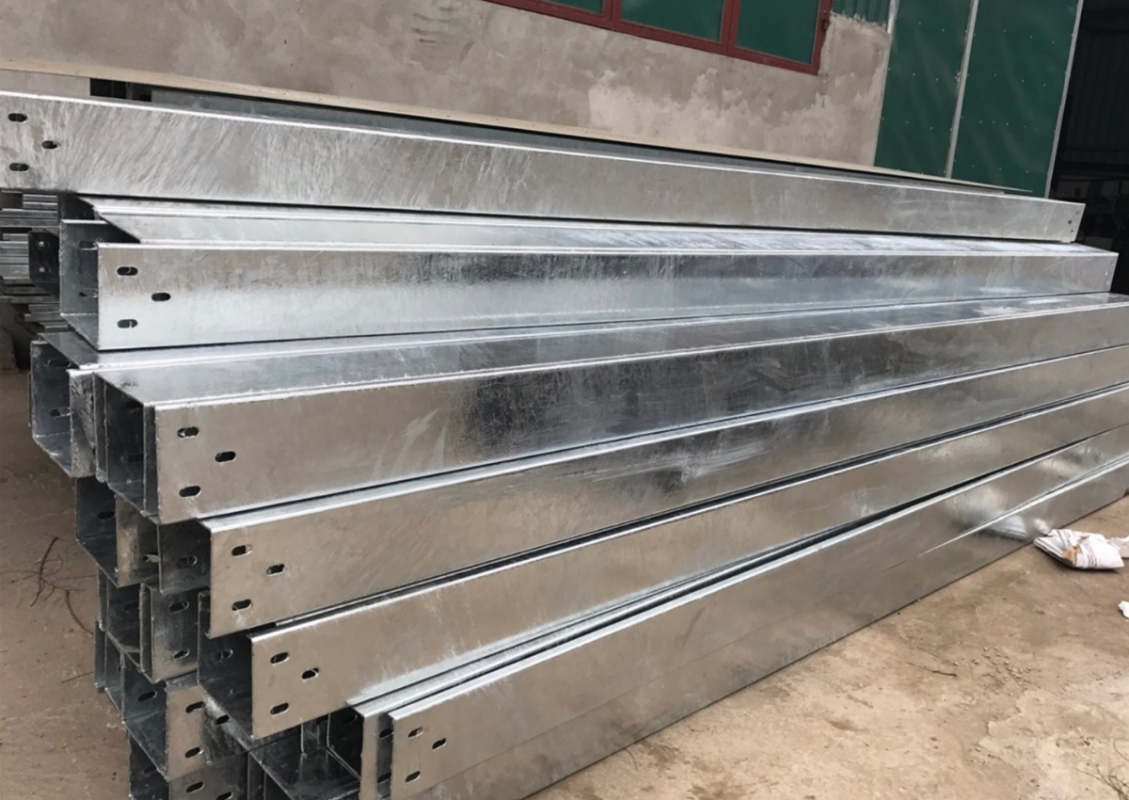 Phụ kiện máng cáp điện: giải pháp toàn diện cho hệ thống điện 3 Vật liệu inox để làm thang máng cáp