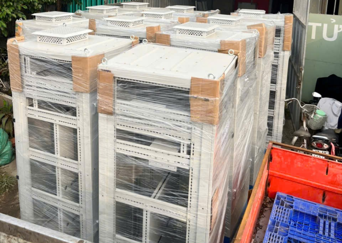 Vỏ tủ điện ngoài trời kích thước 800x600x300 bằng thép không gỉ 3 Vỏ tủ điện ngoài trời thép không gỉ chất lượng cao