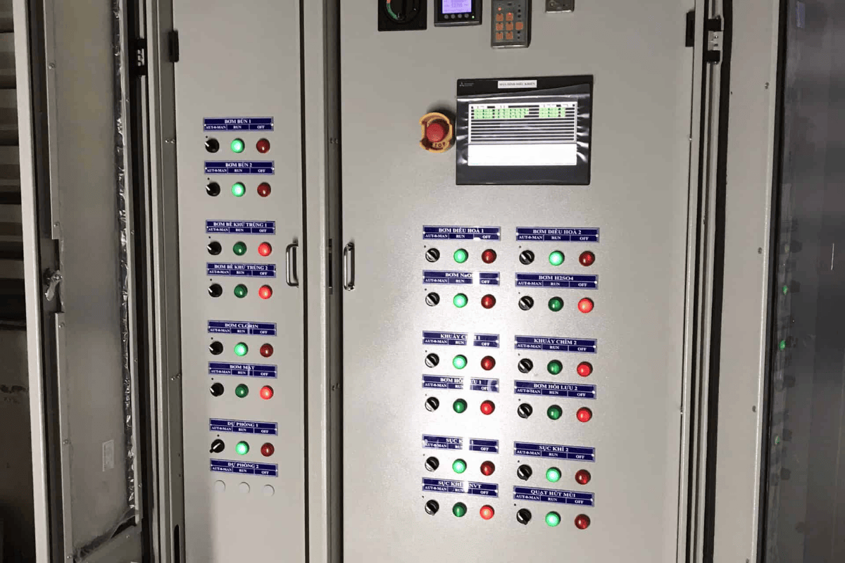 Tủ điều khiển PLC: Giải pháp linh hoạt cho dây chuyền sản xuất hiện đại 2 Tủ điều khiển PLC
