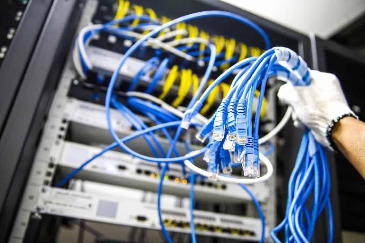 Lắp đặt tủ rack