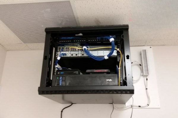 Thi công tủ mạng treo tường