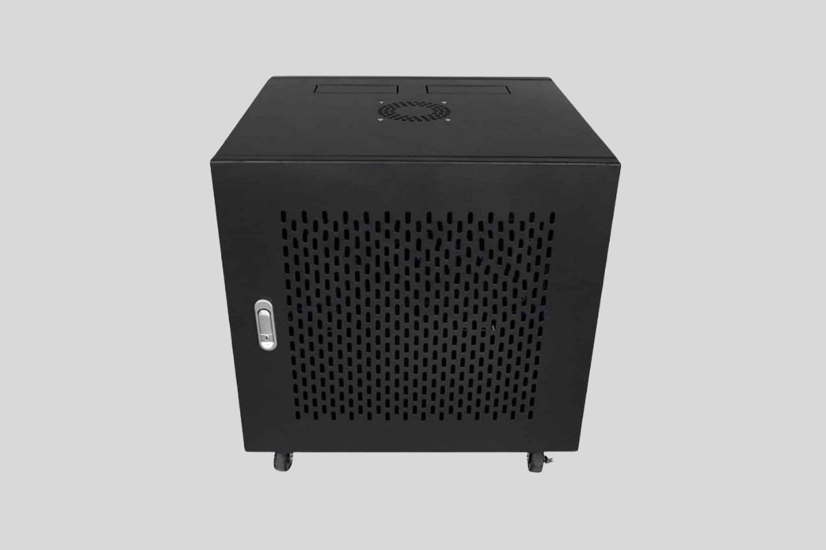 Vì sao tủ rack 12U đáng để đầu tư cho quy mô vừa và nhỏ? 2 Tủ rack 12U