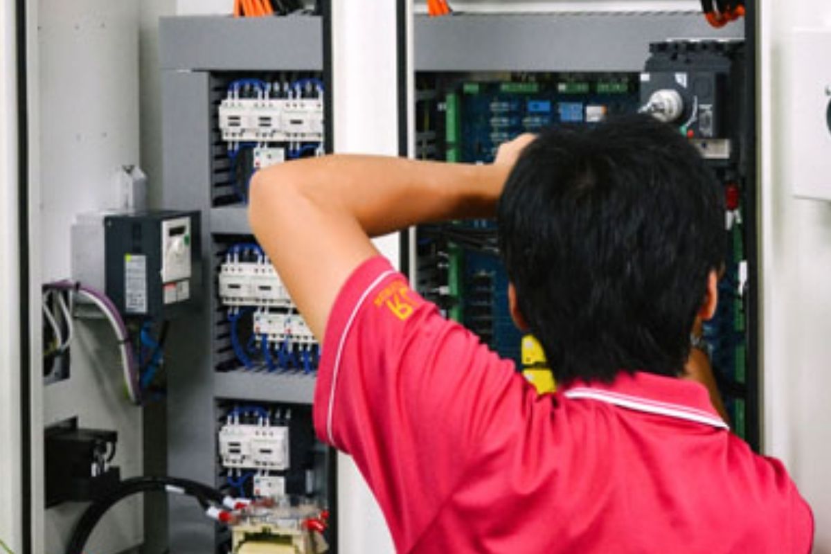 Tủ điện công nghiệp 3 pha ngoài trời bền, giá tốt 4 Quy trình lắp đặt tủ điện công nghiệp 3 pha