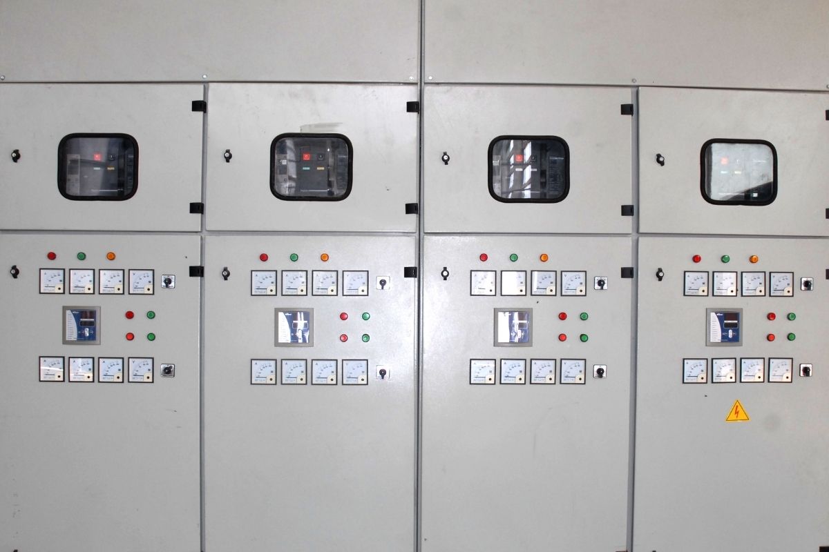 Tủ điện phân phối cho nhà xưởng sản xuất an toàn và bền bỉ 5 Phân phối cho nhà xưởng sản xuất