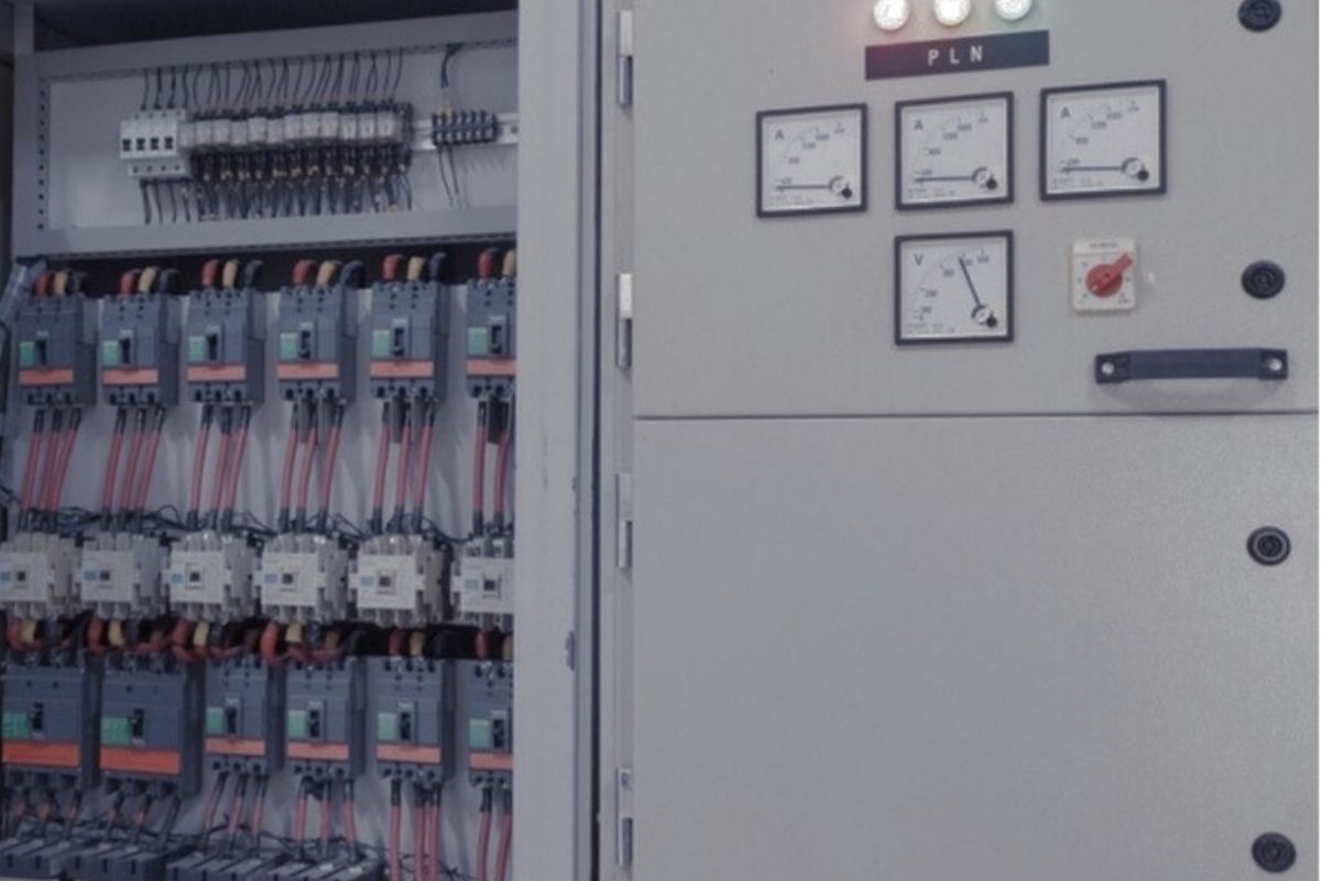 Gia công tủ điện theo yêu cầu và giải pháp tối ưu cho mọi công trình hiện đại 3 Tư điện công nghiệp sử dụng trong quy mô lớn