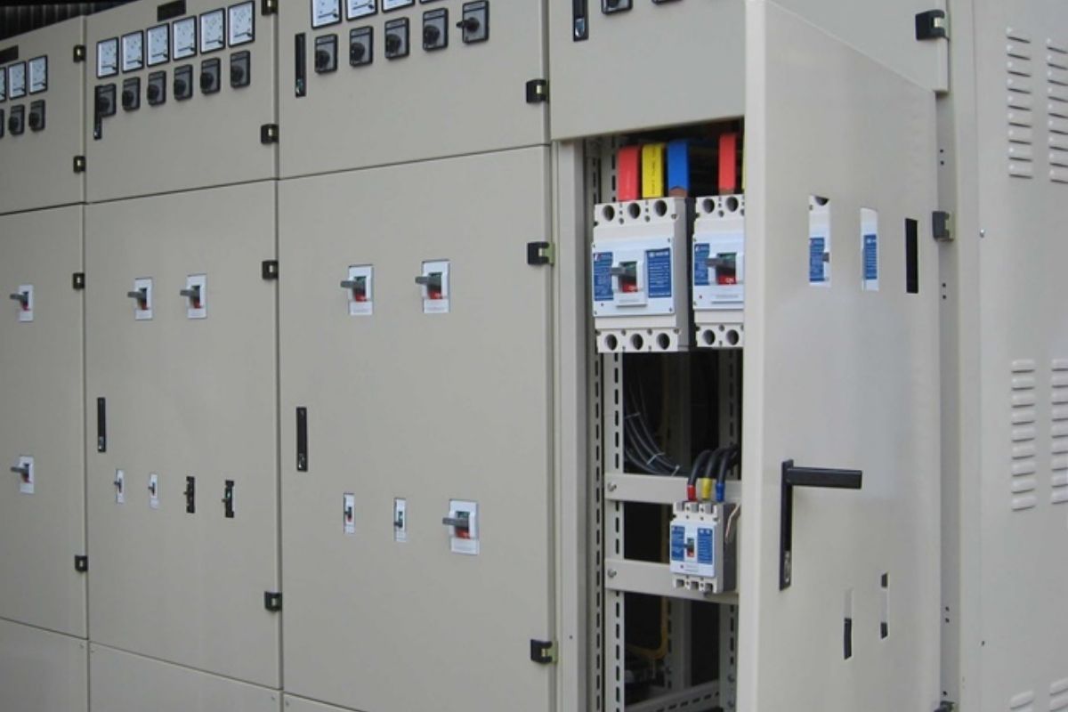 Gia công tủ điện theo yêu cầu và giải pháp tối ưu cho mọi công trình hiện đại 2 Gia công tủ điện theo yêu cầu