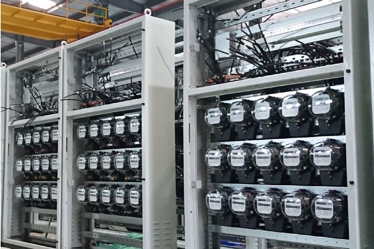 Tủ đồng hồ điện – Giải pháp giám sát và quản lý điện năng hiệu quả 2 Tủ đồng hồ điện dùng để lắp đặt và bảo vệ công tơ đo đếm điện năng