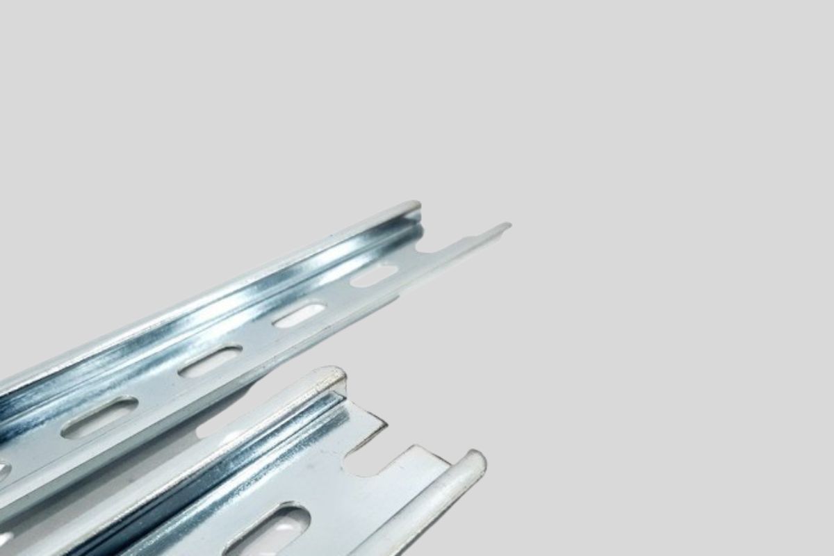 Thanh ray tủ điện là gì? Phân loại thanh ray tủ điện 3 Thanh ray tủ điện thép có độ chắc chắn cao