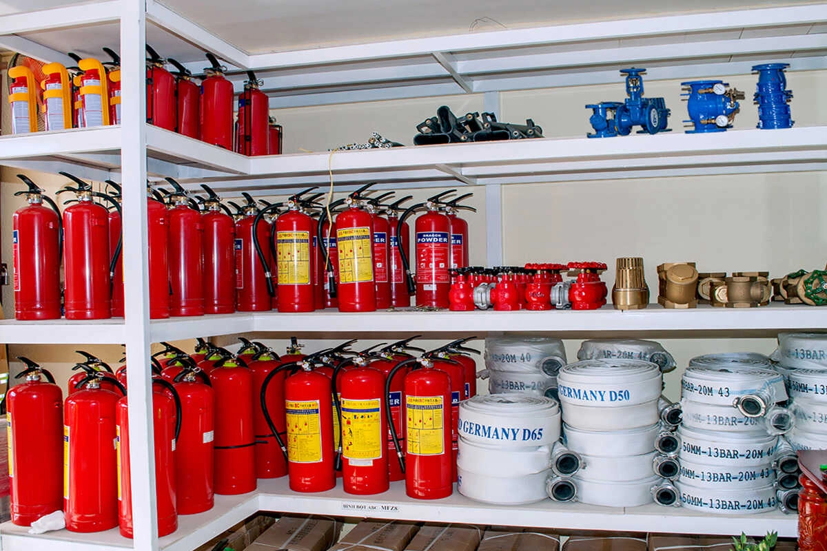 Bộ phòng cháy chữa cháy gồm những thiết bị nào? 2 Trang bị bộ thiết bị chữa cháy ngoài trời giúp tăng cường an toàn và chủ động xử lý sự cố hỏa hoạn