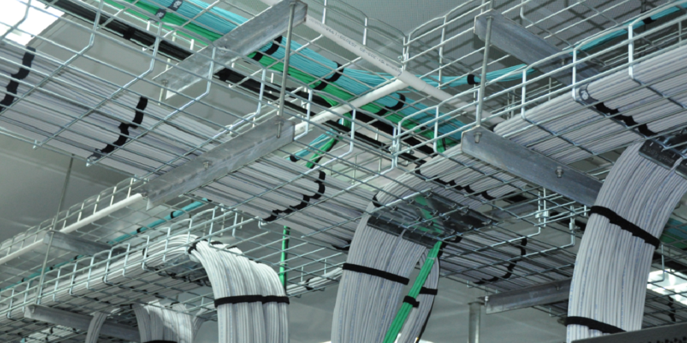 cáp lưới đi trên trần kỹ thuật